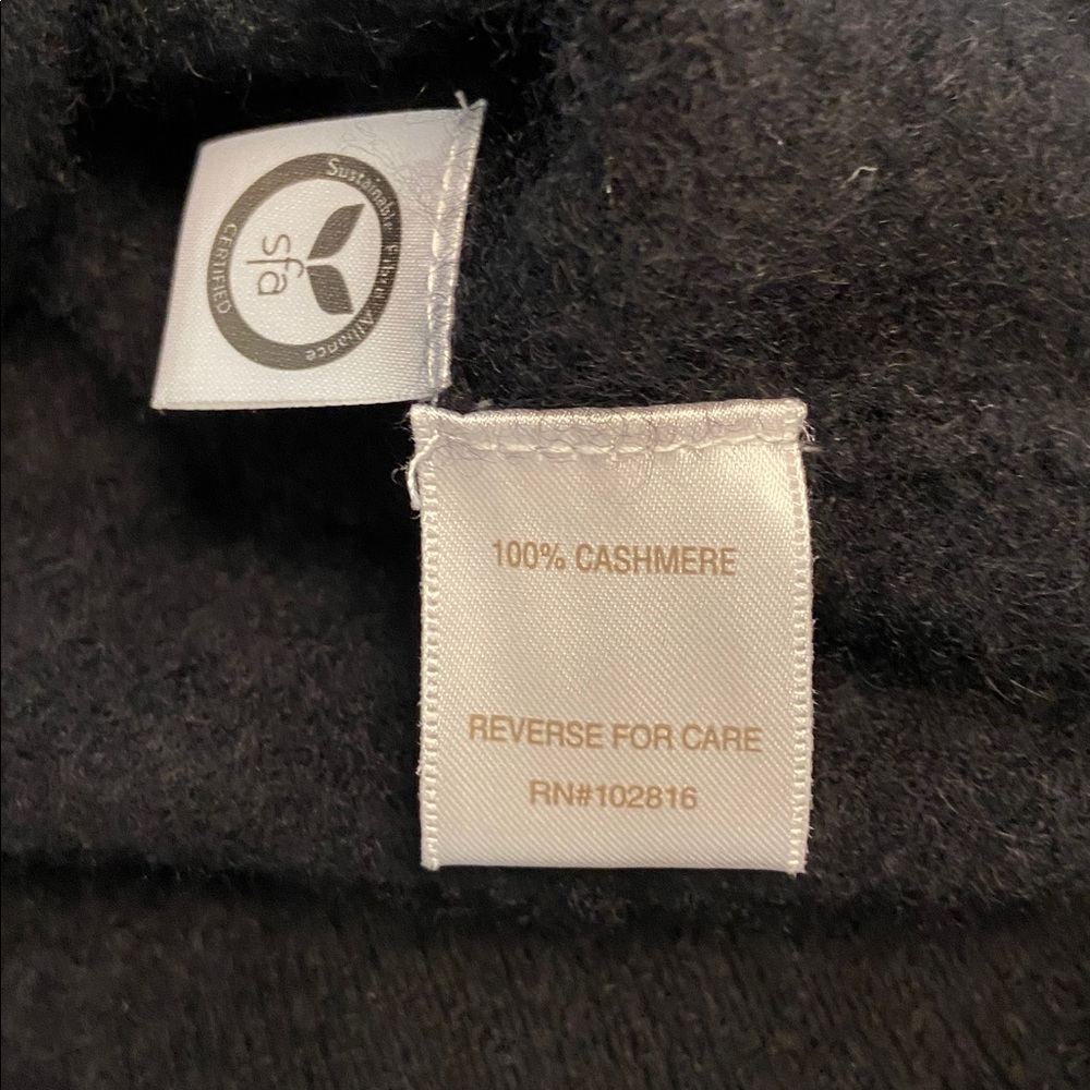 Garnet Hill Classic Black V-Neck Sweater 100% Cashmere length 21” bust 30” - Picture 6 of 8